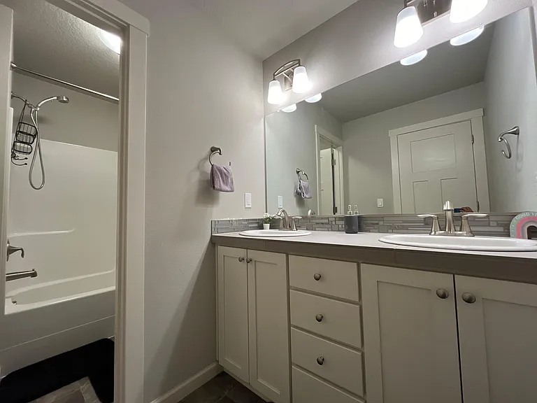 Guest full bath