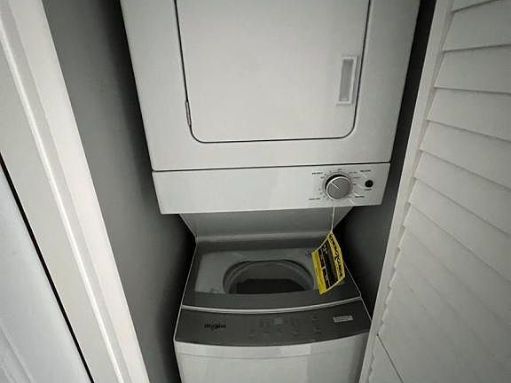 4th image of 285 NE 43rd St #285