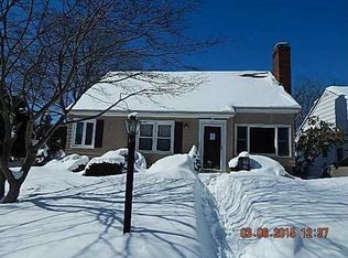 2 Linden St, Middletown, RI 02842