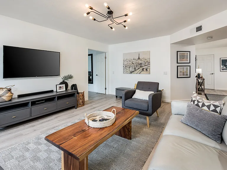 5209 N 24th St #205 — Photo 8