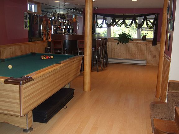 bar/pool room