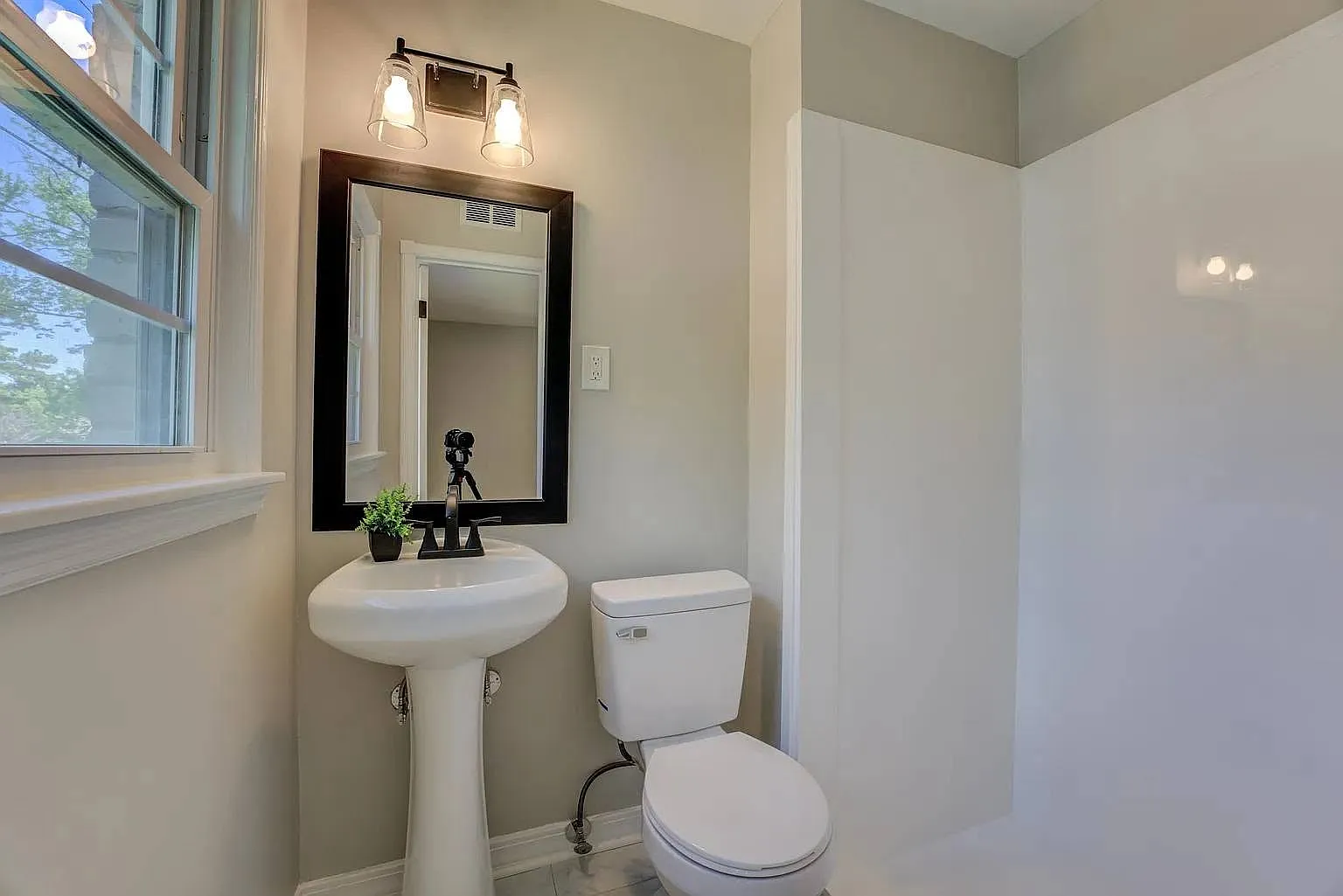 4 bed, 1513 sqft, $1,000 — Photo 1