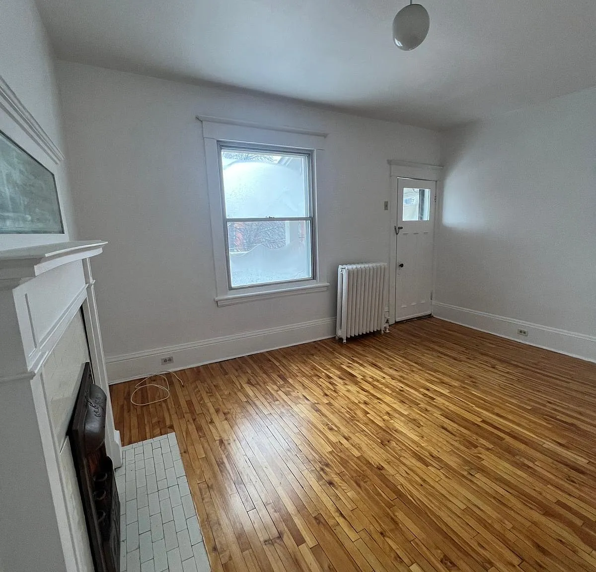 362 Friel St — Photo 4