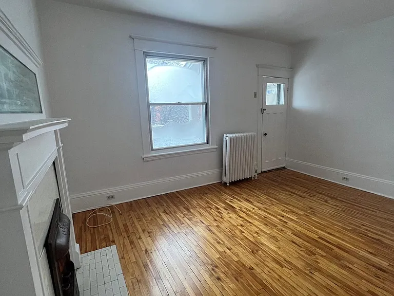 362 Friel St — Photo 4