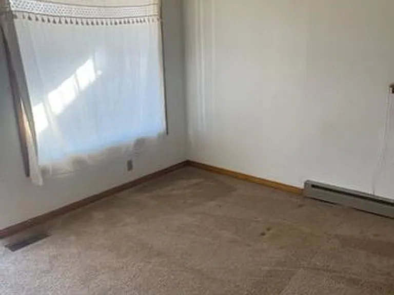 712 Meridian St — Photo 10