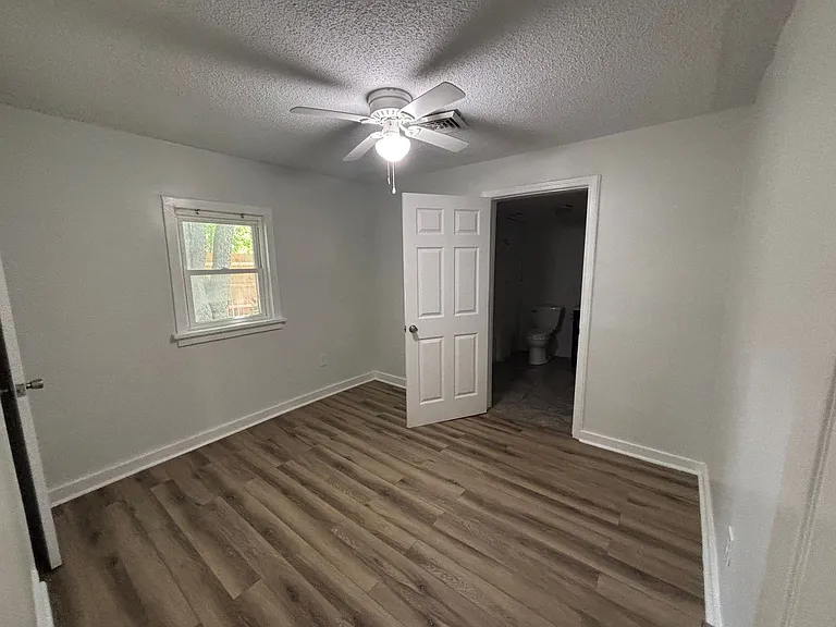220 Parker Ln — Photo 10
