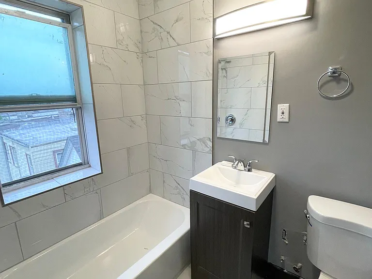 1620 N Tripp Ave #3B — Photo 4