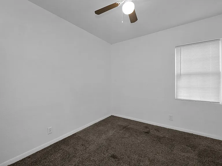 900 S Houston St — Photo 7