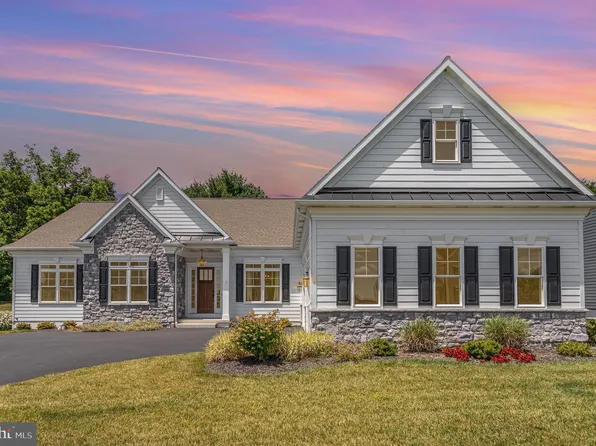 1053 Lititz Bend Dr, Lititz, PA 17543