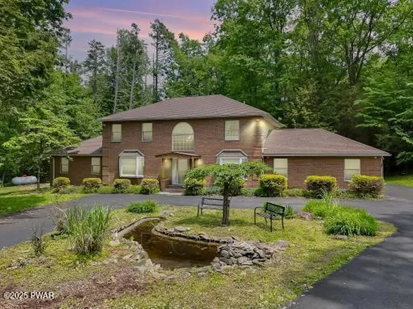 3043 Hemlock Rd, Stroudsburg, PA 18360