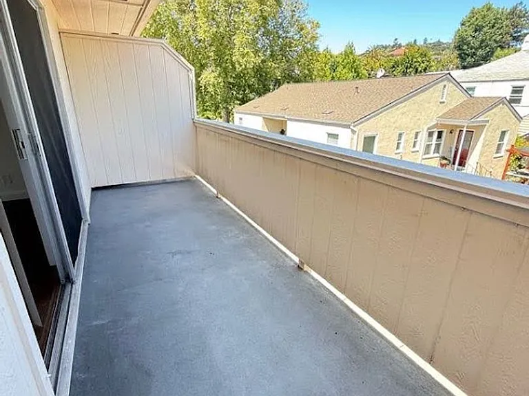 425 Walnut St — Photo 8