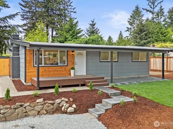 20115 Des Moines Memorial Drive, Seattle, WA 98198