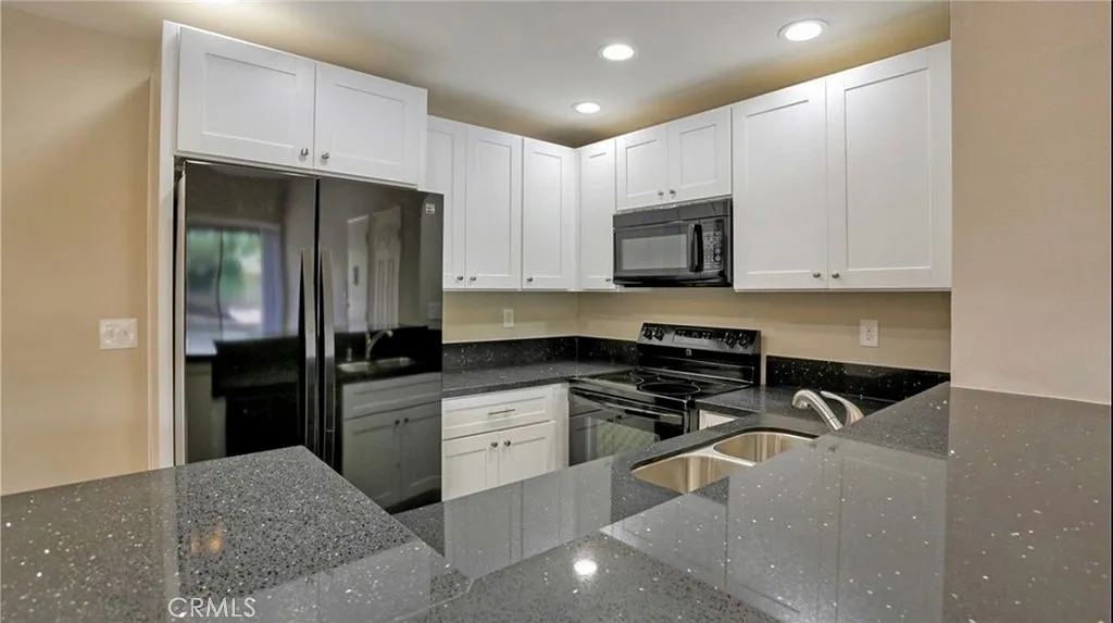 2 bed, 850 sqft, $2,695 — Photo 3
