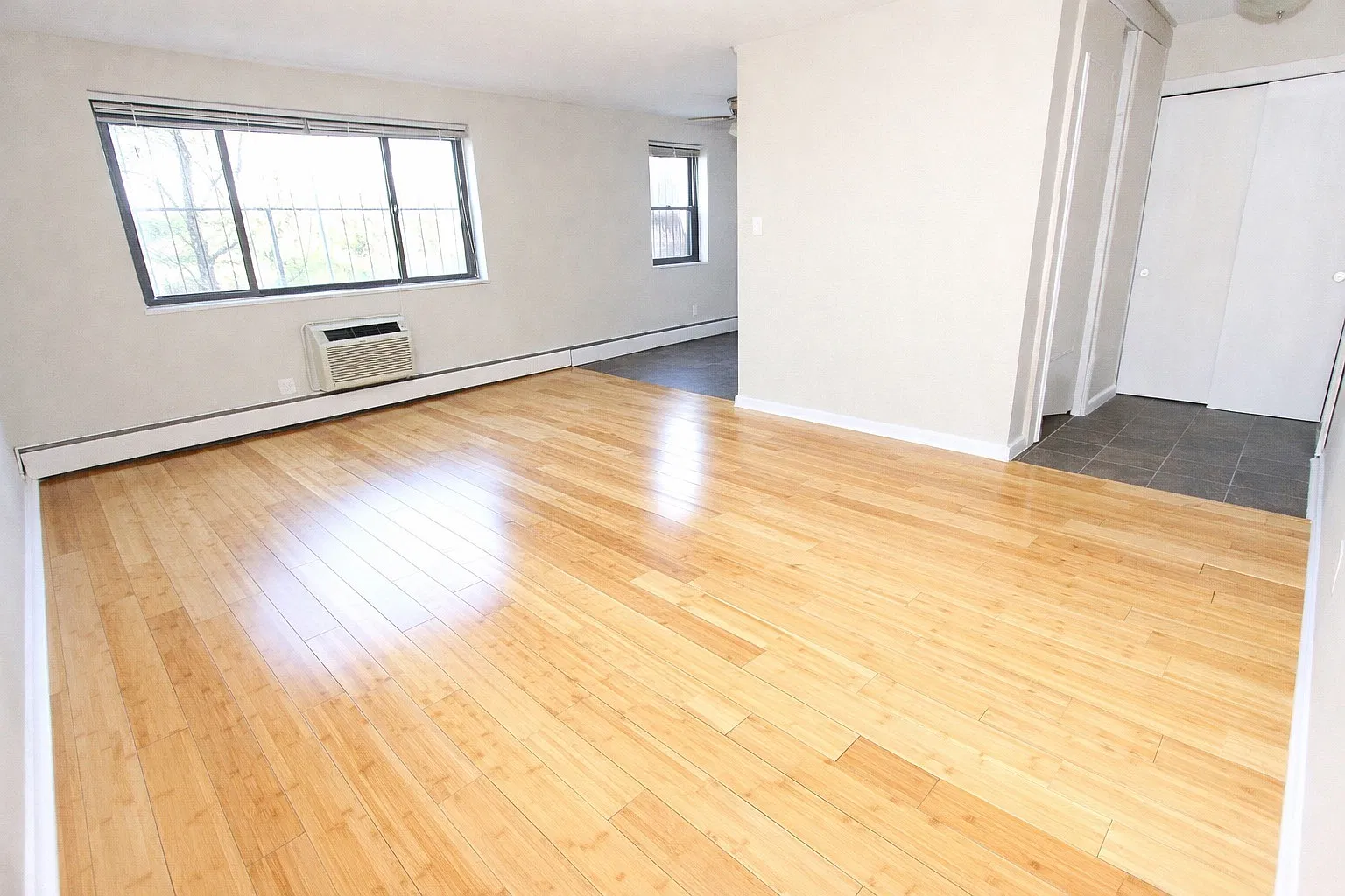 1 bed, 703 sqft, $1,749 — Photo 2