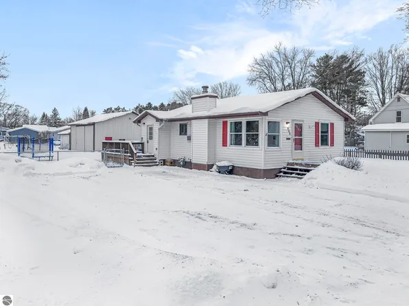 439 Colfax St, Cadillac, MI 49601