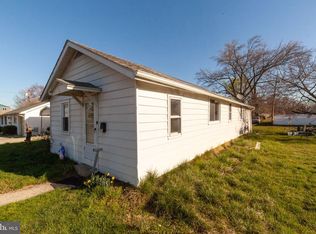 82 Castle Heights Ave, Pennsville, NJ 08070