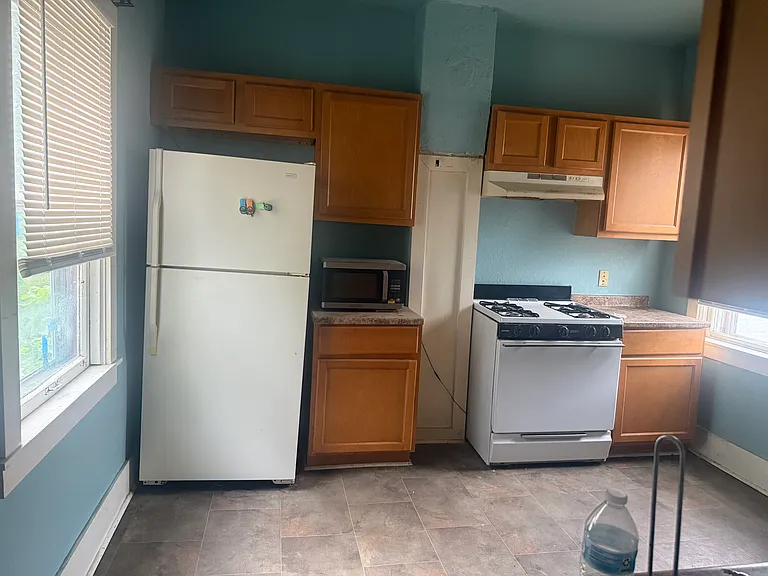 2439 N Bremen St #B — Photo 4