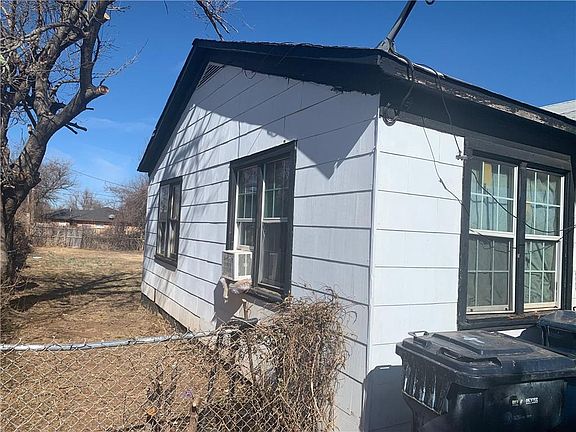 3rd image of 521 NW 90th St