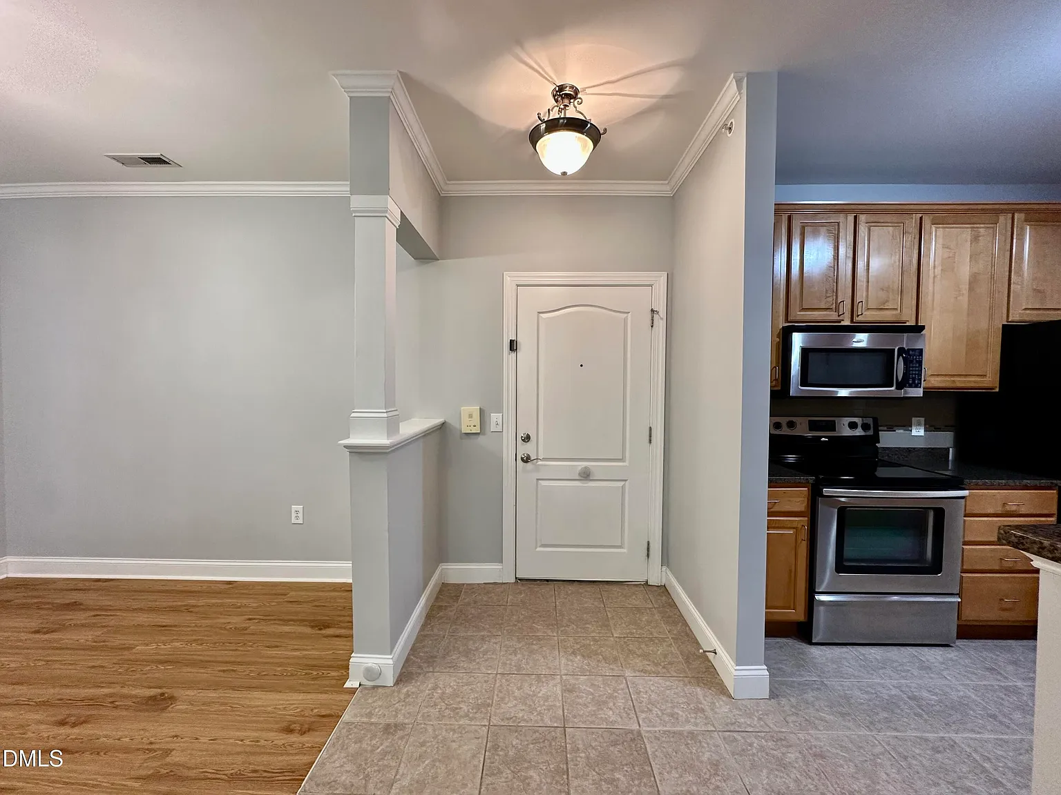 2 bed, 2.5 bath, 1172 sqft, $1,650 — Photo 3