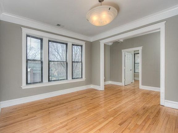 3rd image of 1211 W Catalpa Ave #3