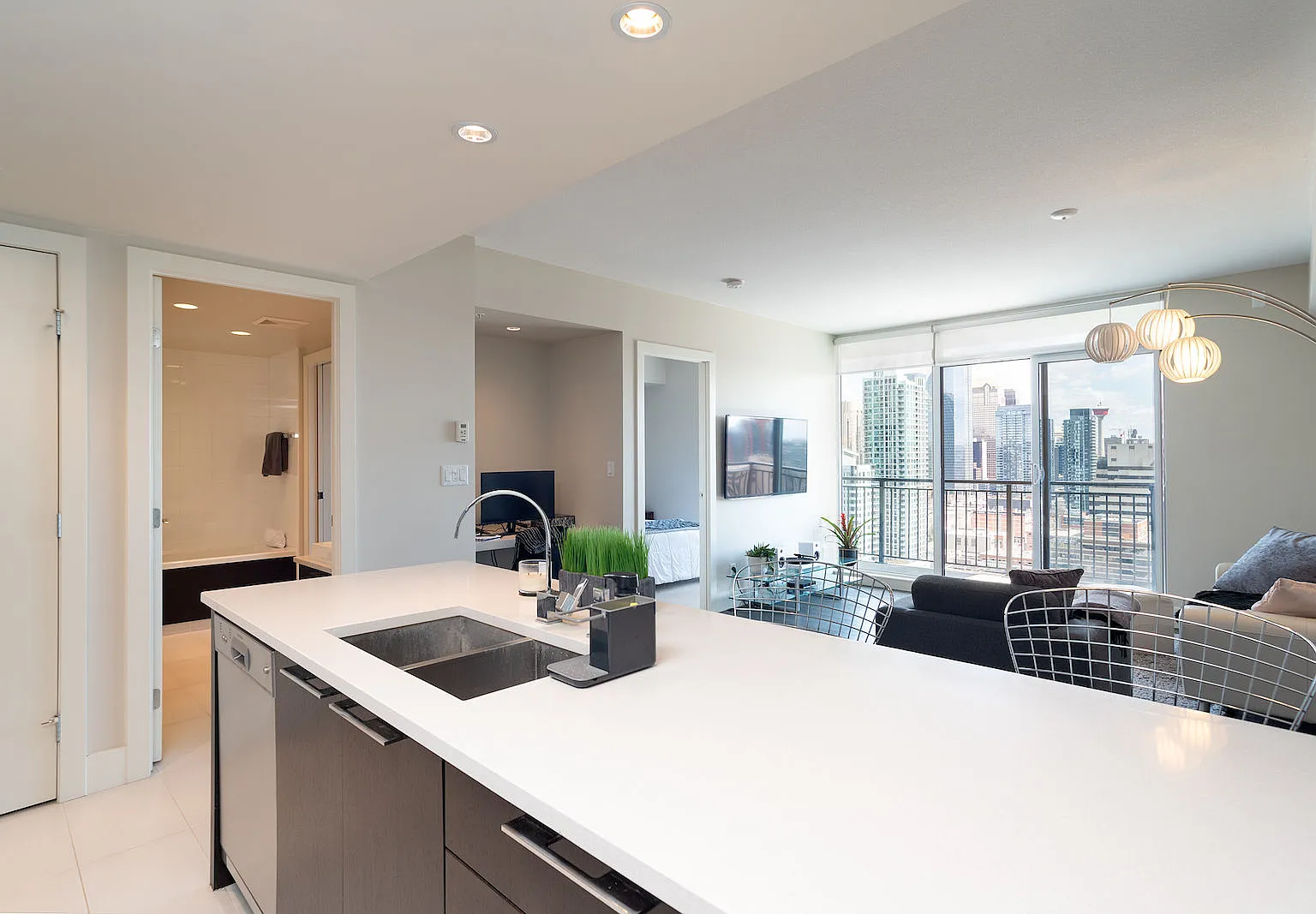 21st Floor 1 Bedroom Condo with Stunning City Views CIP193 — Photo 4