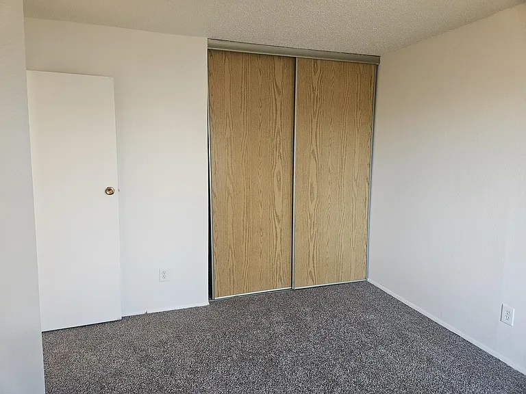 The Brigadoon 4210 NE Cully Blvd — Photo 33