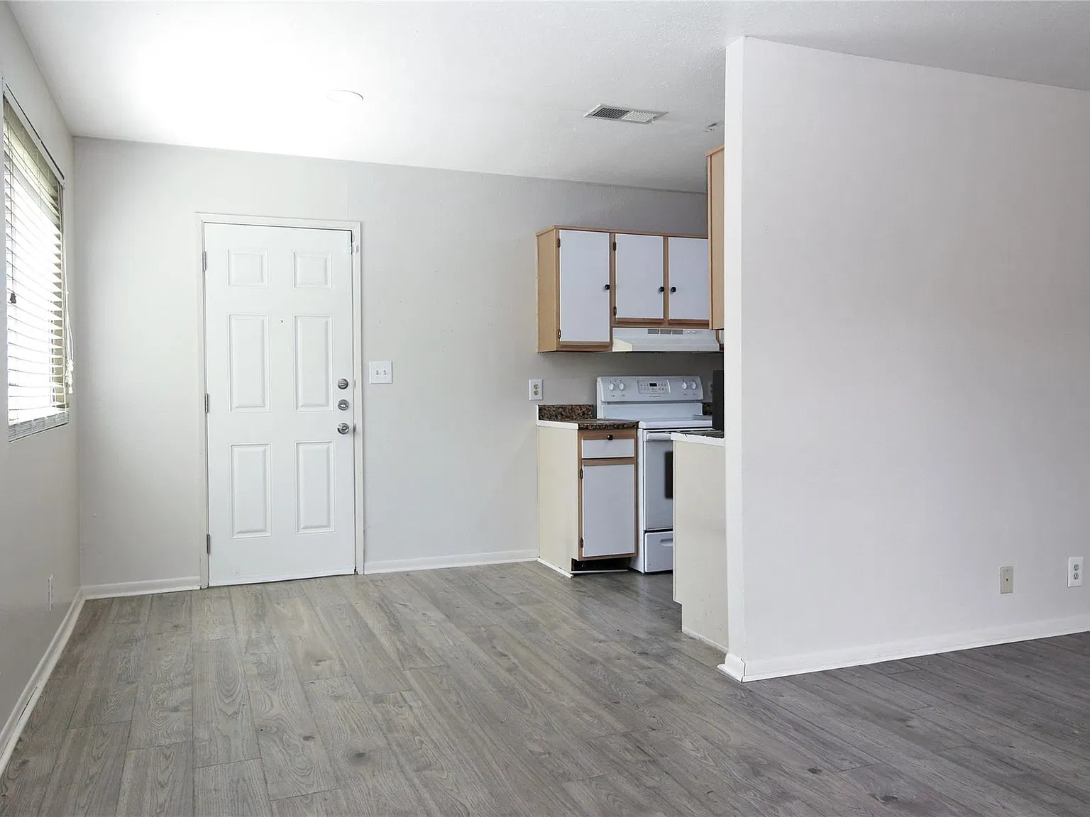 3 bed, 2.5 bath, 1158 sqft, $1,200 — Photo 4