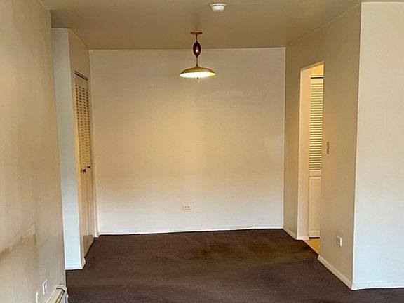 4th image of 9S120 Lake Dr APT 15-205