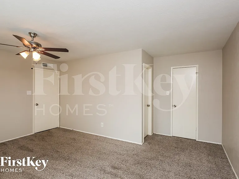 1316 Royal Oak Dr — Photo 9