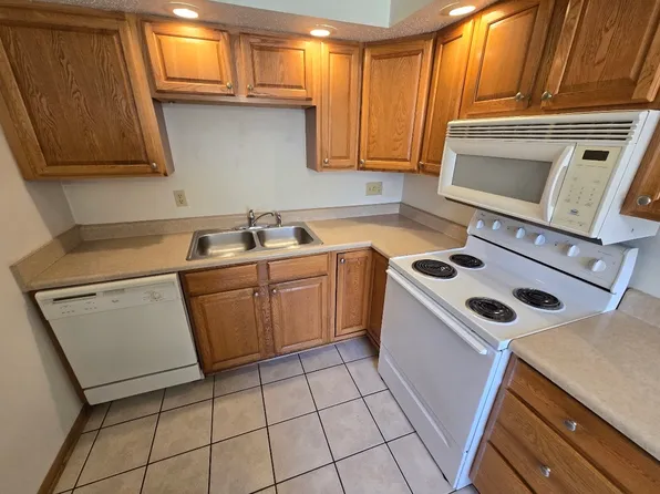 530 23rd St #2, Bettendorf, IA 52722