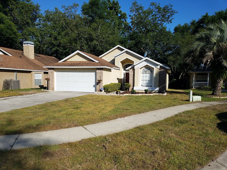 2nd image of 998 Maple Ct
