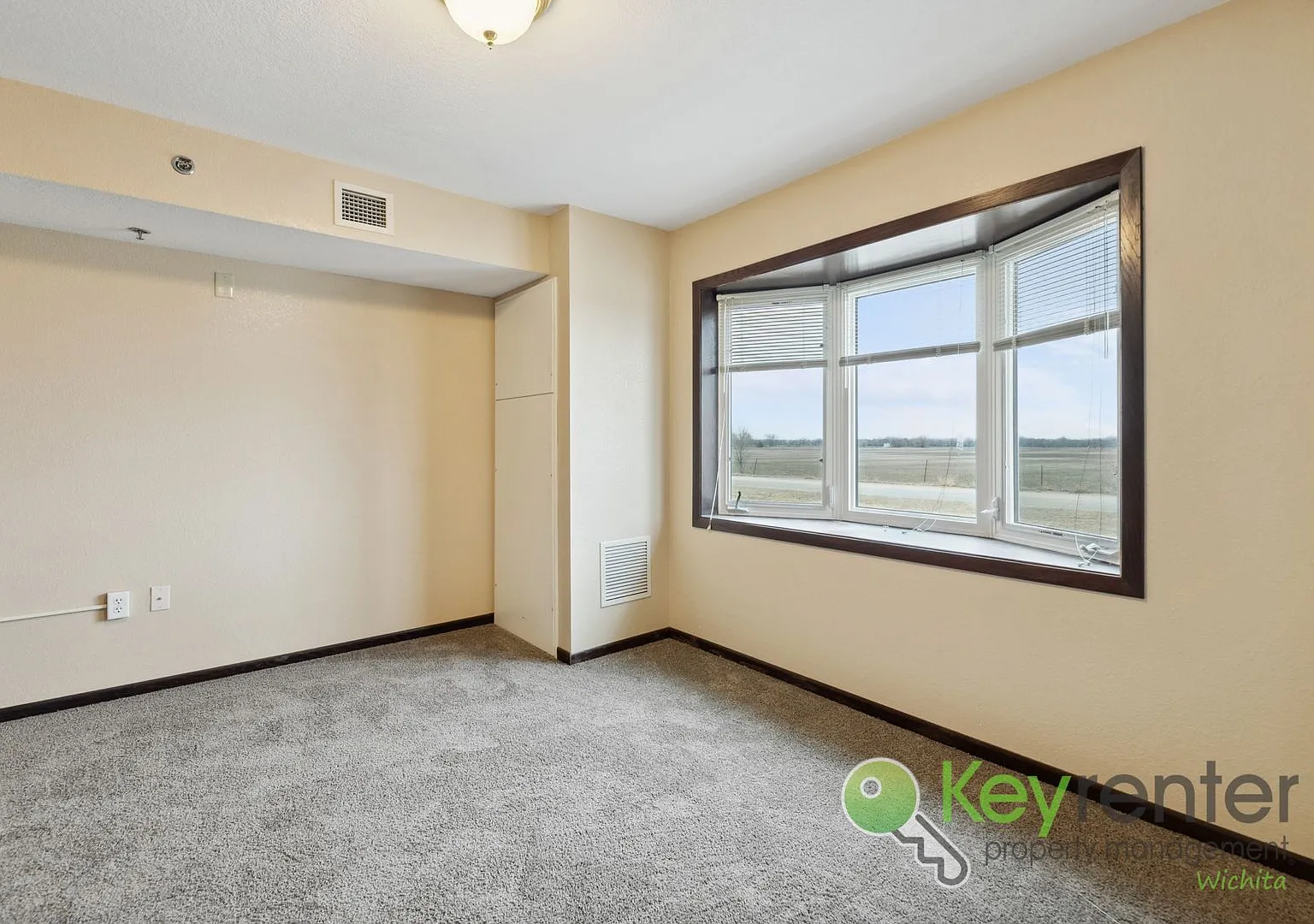 $650 / 1 br / 1.0 ba / 630 sqft Simple Living - Studio Apartments! — Photo 2