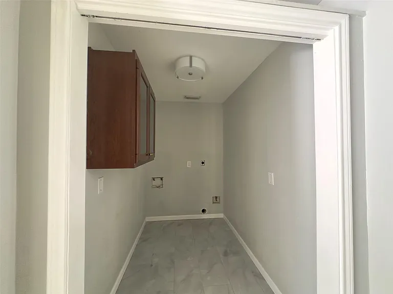 9810 Cliffwood Dr — Photo 29