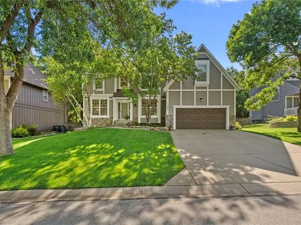 11573 S Brentwood Dr, Olathe, KS 66061