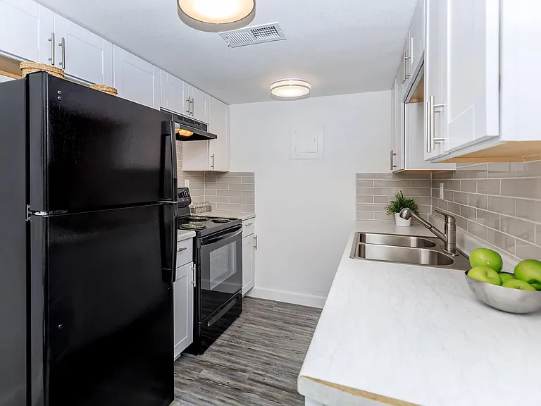 Palisade Park Aparments — Photo 45