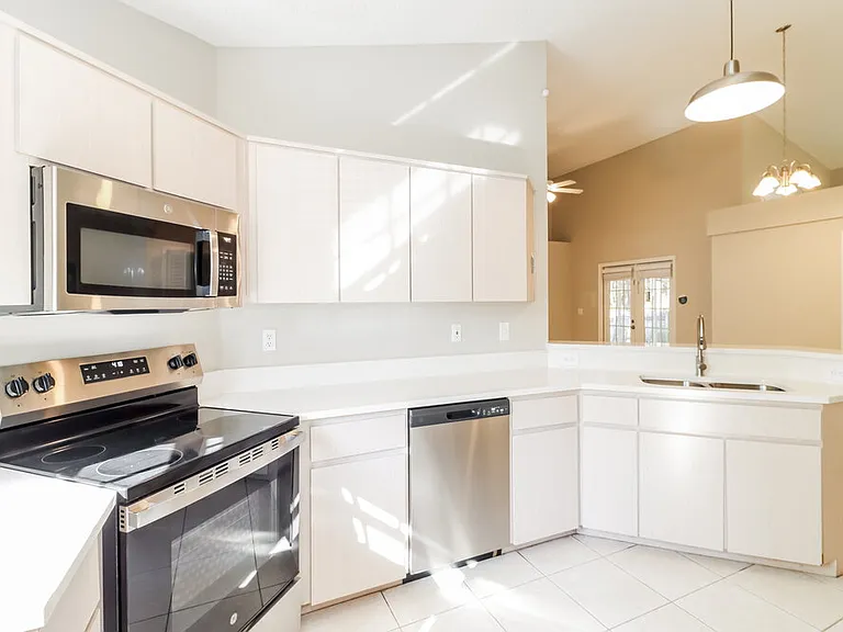 7249 Captiva Cir — Photo 5