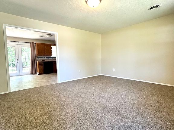 3rd image of 1817 W Wyandotte Ave