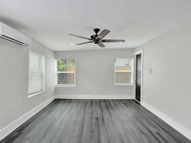 234 NE 14th Ave #2 — Photo 14