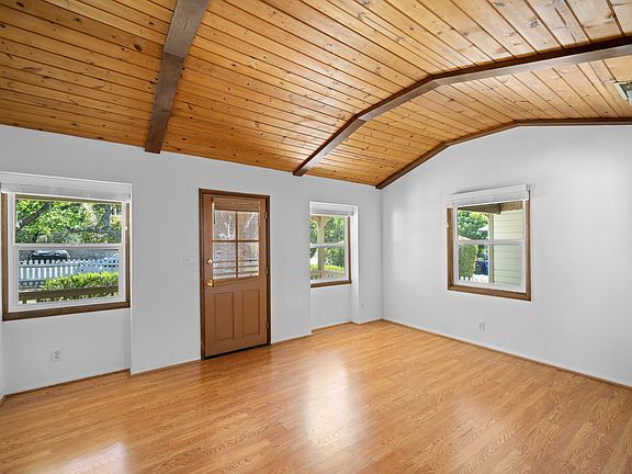 5th image of 2442 Florencita Ave