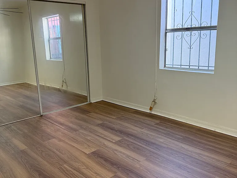 1322 N Serrano Ave — Photo 8