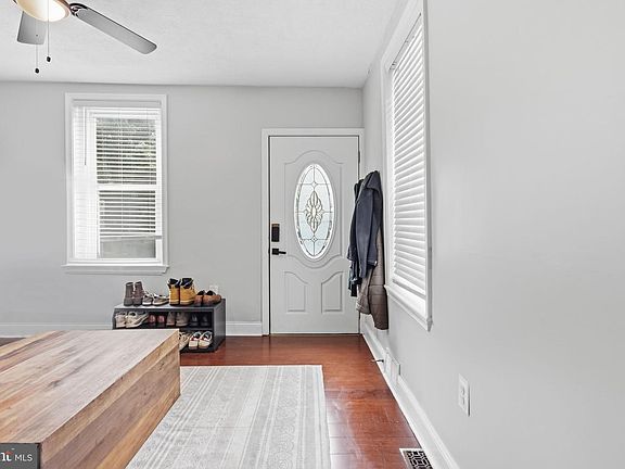 3rd image of 440 Lemonte St