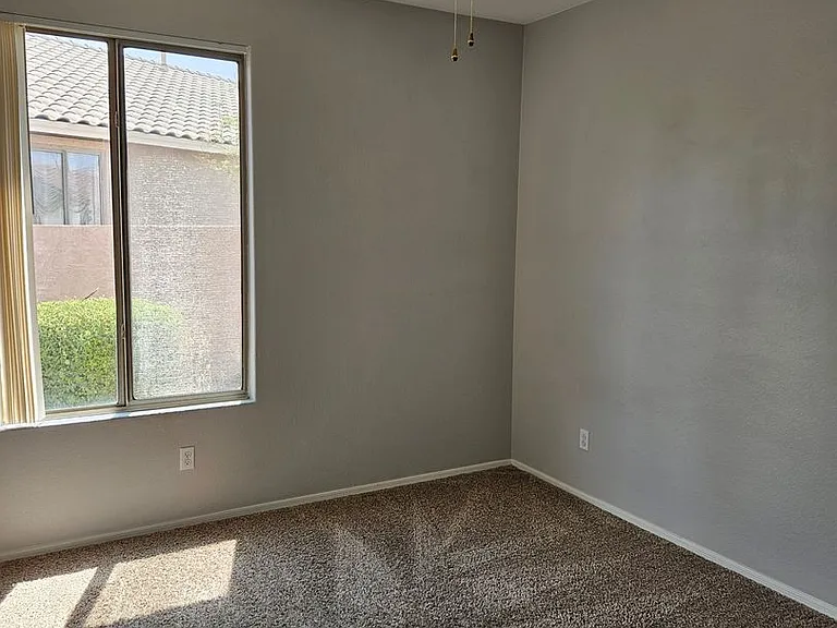 931 E Sherri Dr — Photo 12