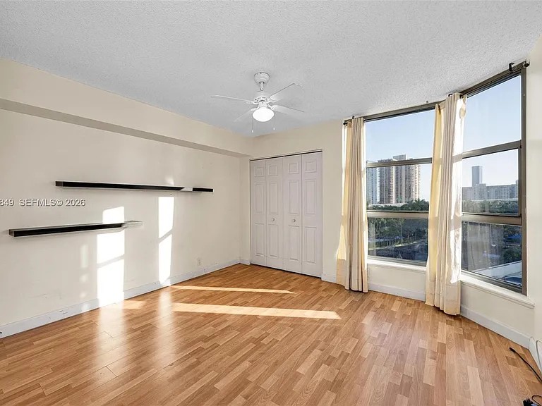 3530 Mystic Pointe Dr #710 — Photo 25