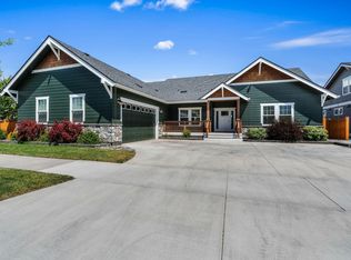 878 NW 13th St, Redmond, OR 97756