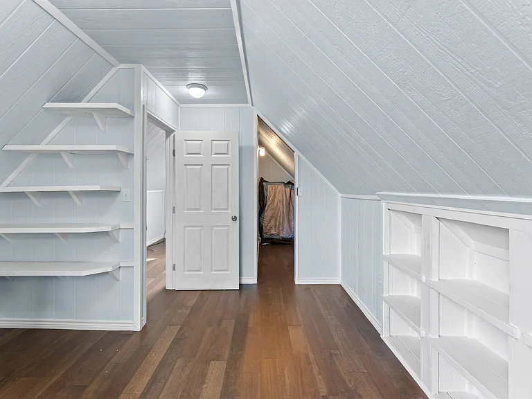 1060L Great Oaks — Photo 52