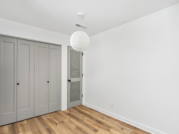 5th image of 811 Flanders Ln APT 2
