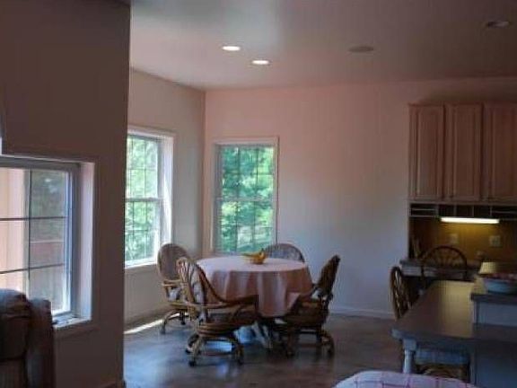 Eat-in Area Kitchen