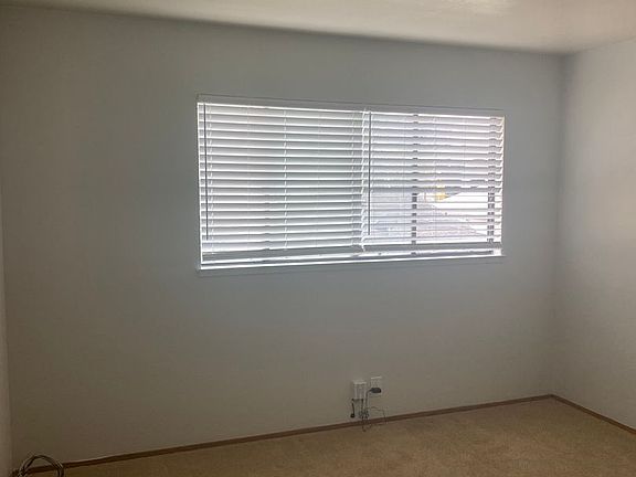 3rd image of 3263 Belmont Ave APT 5