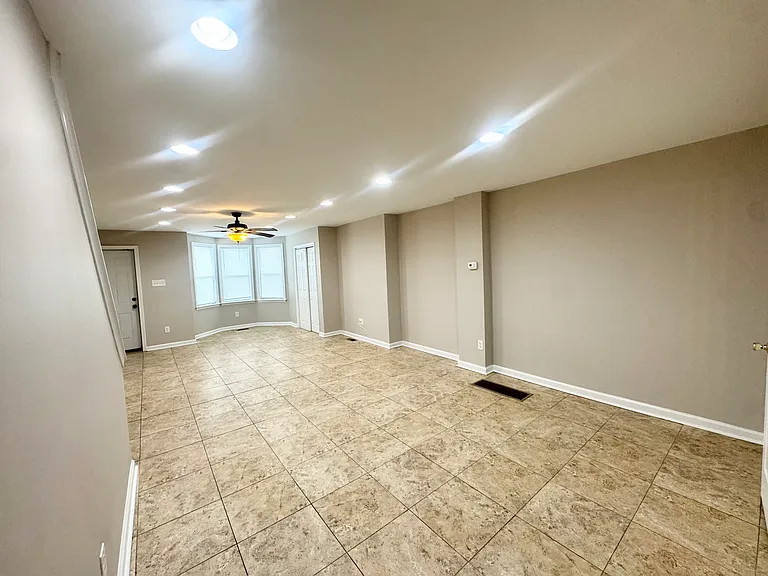 3510 Wallace St — Photo 9