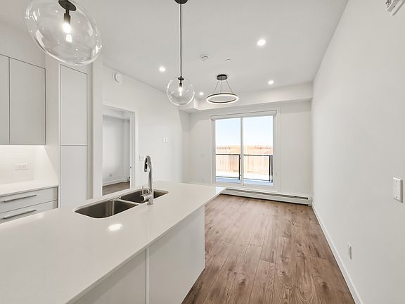 3rd image of 63 Corner Glen Cres NE Unit 2108